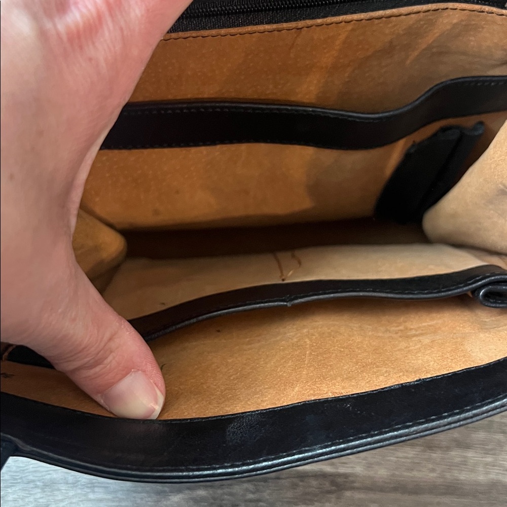 Vintage Neiman Marcus Black Leather Shoulder Bag — Classic Chic, Suede Lined ⚫️ - Picture 8 of 8